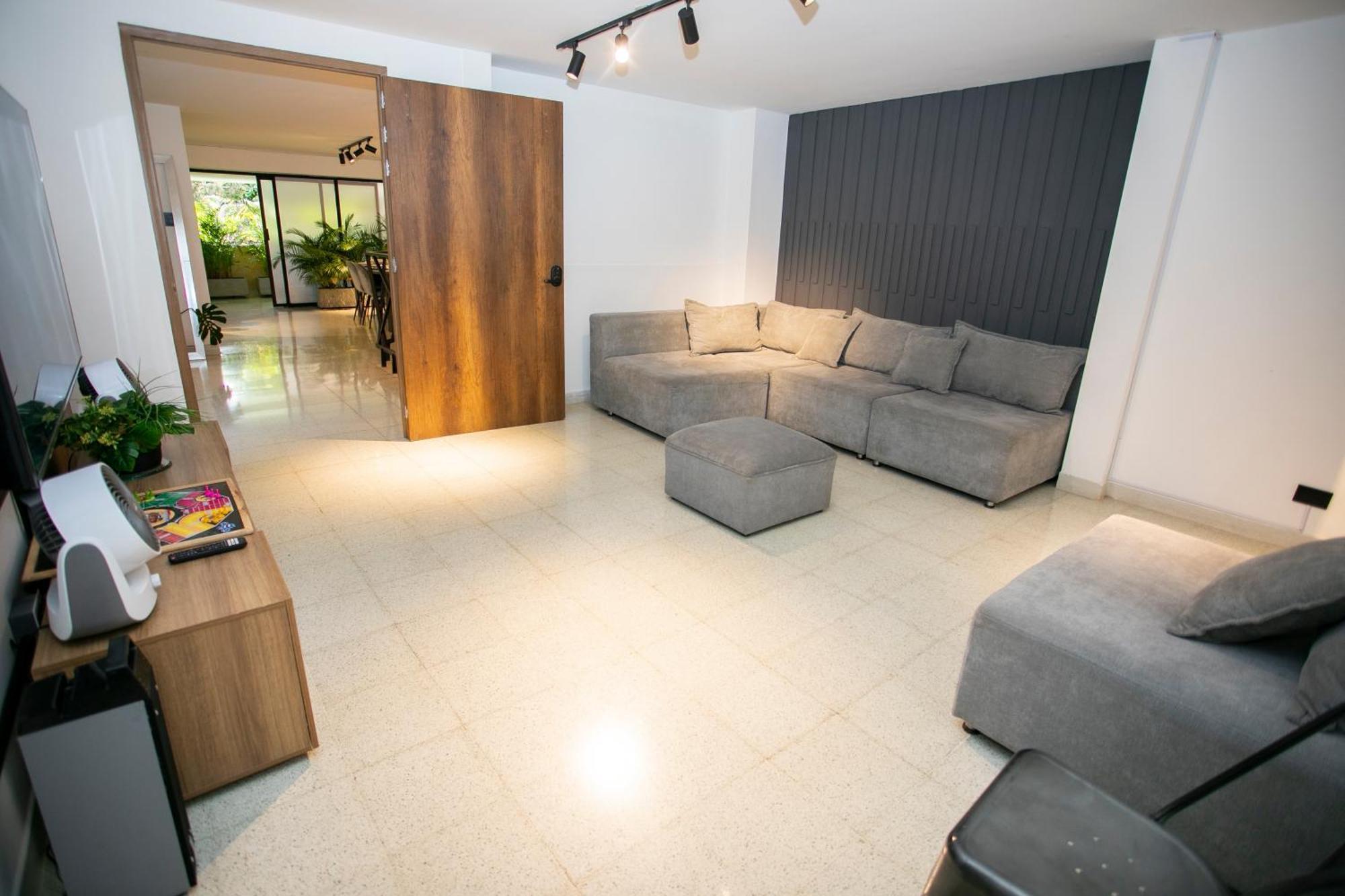 Сasa de vacaciones Lorel Spring Luxury Cozy And Relaxing 5br-ac-wifi-jacuzzi-ac-laundry Medellín