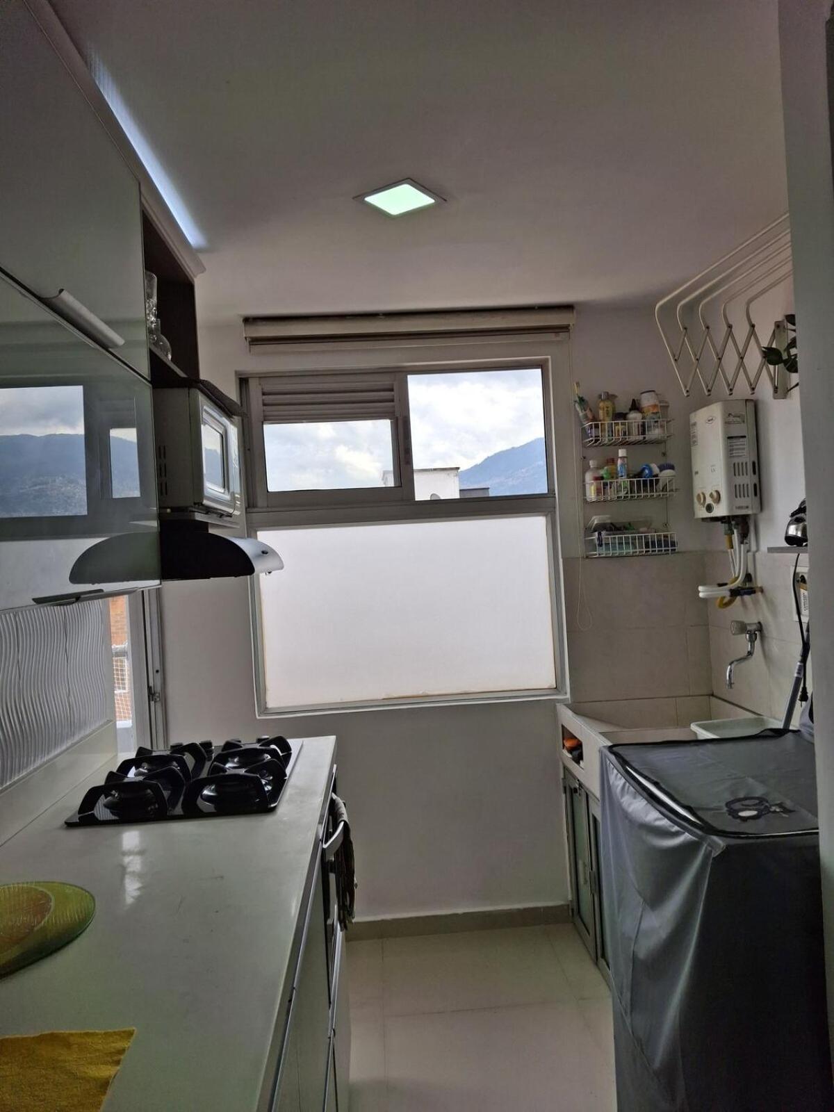 Rentalsop An09 En Laureles El Barrio Mas Cool Del Mundo, Moderno, Con Balcon Y Excelente Vista