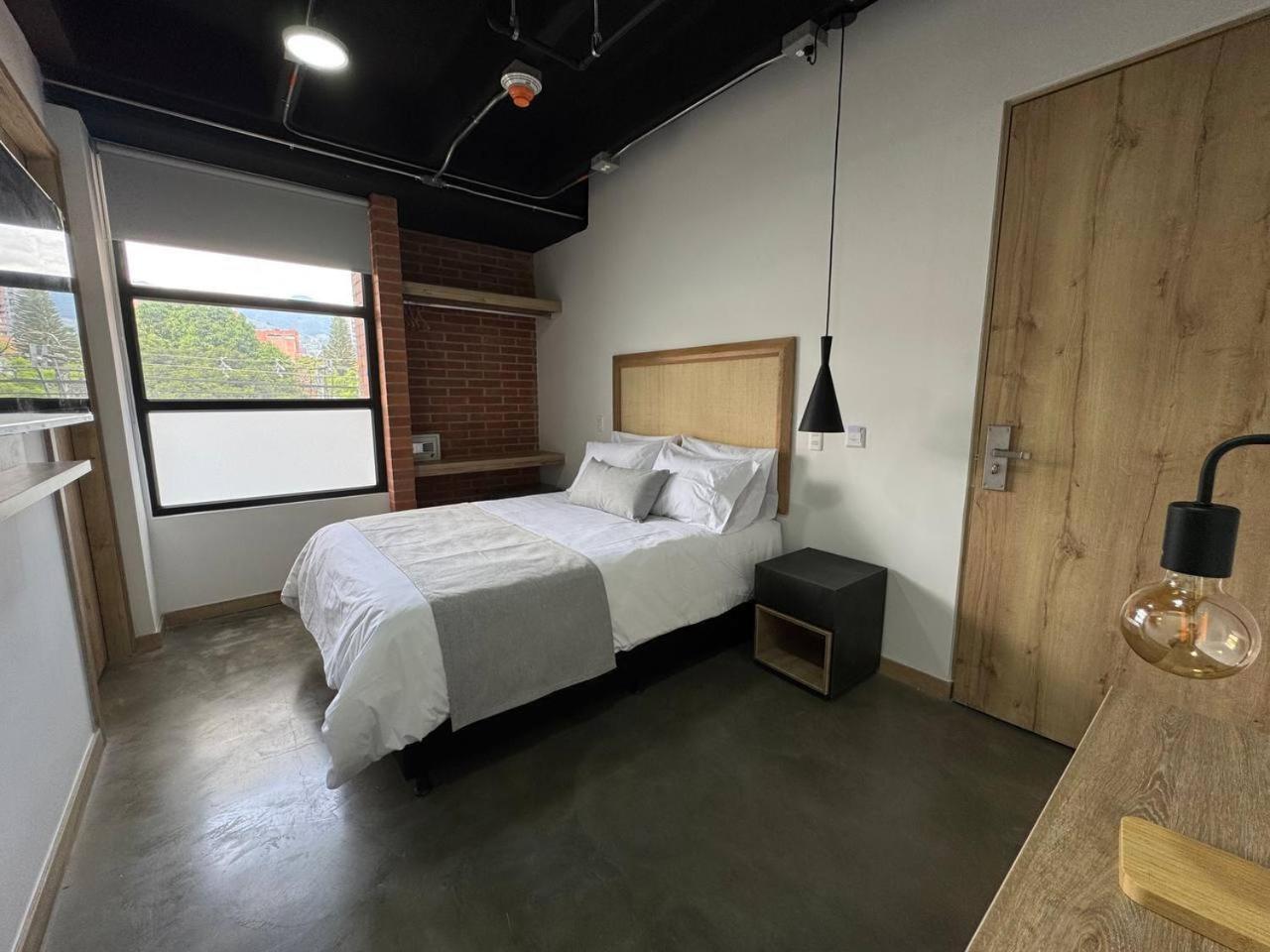 Hotel Akela Park *