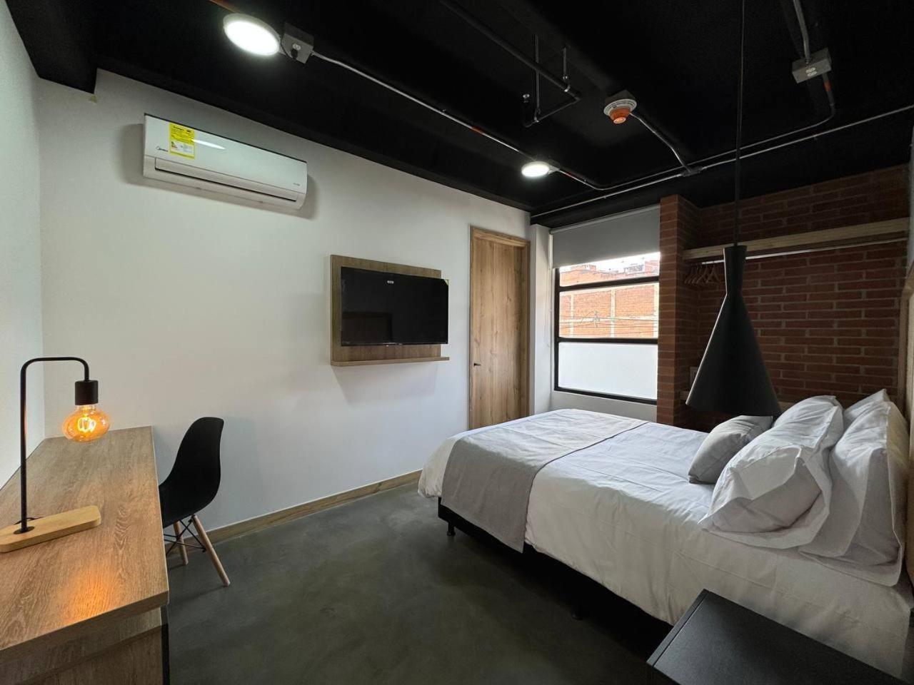 Hotel Akela Park *