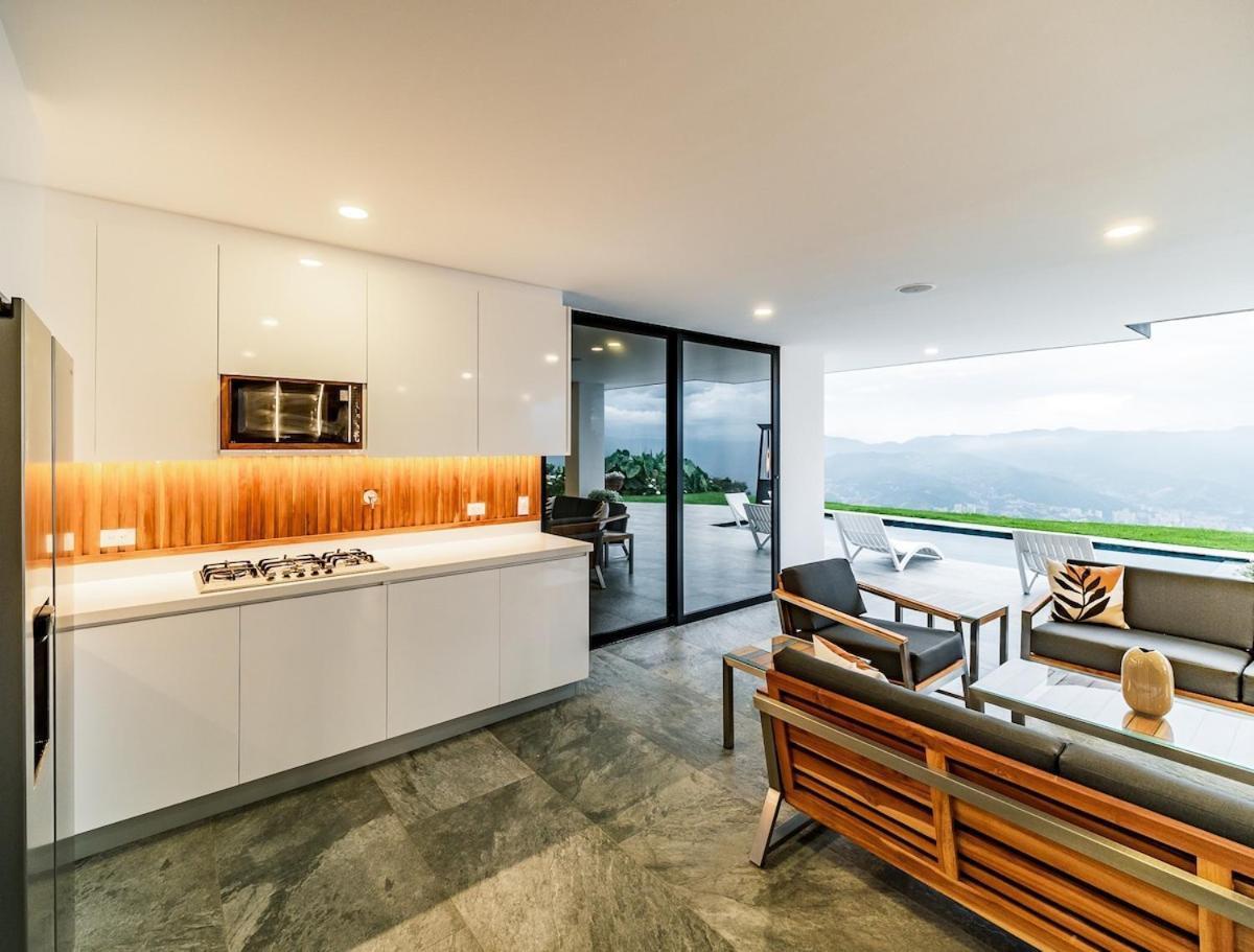 Exquisite Retreat In Villa Medellín