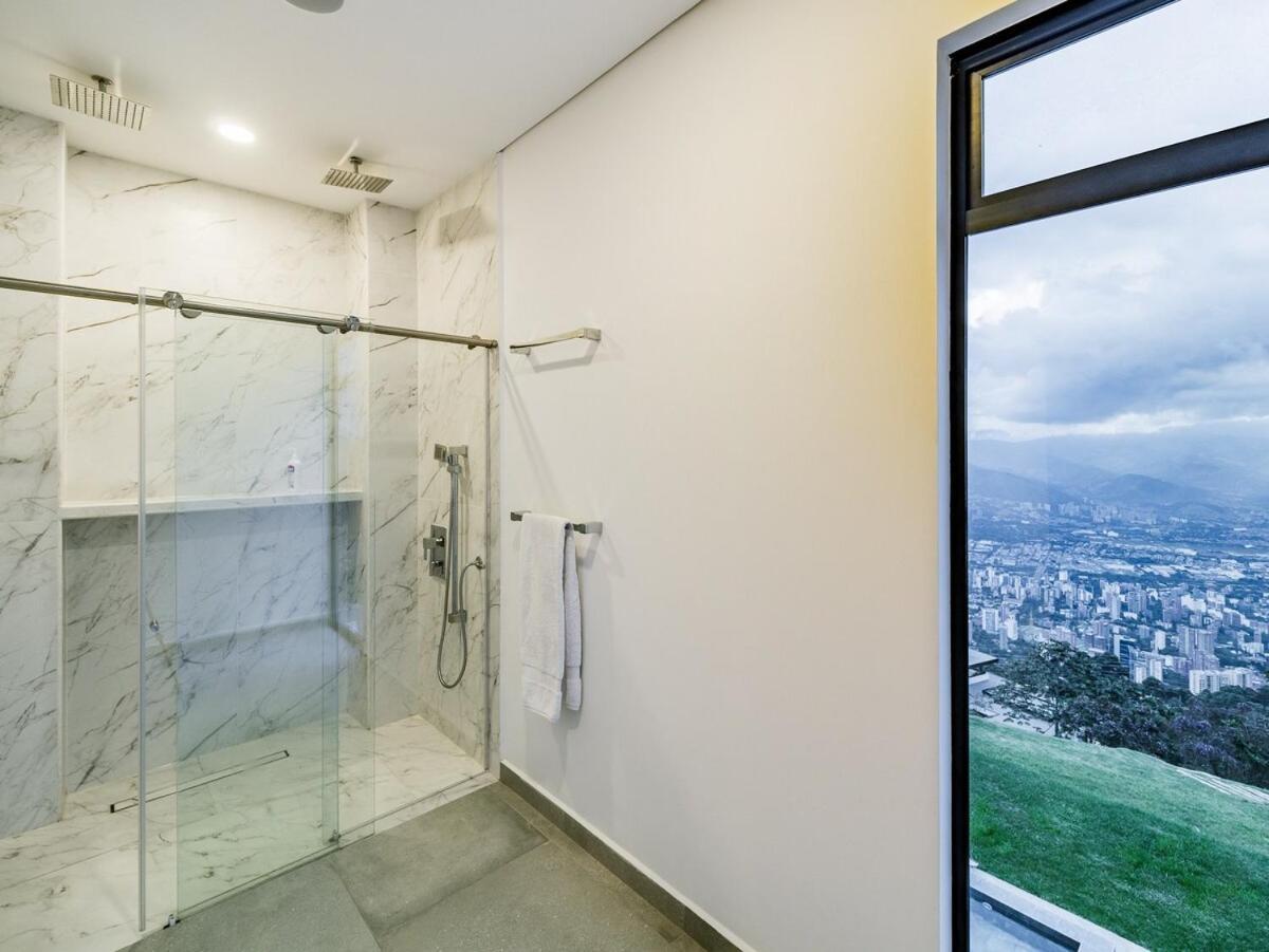 Villa Exquisite Retreat In Medellín
