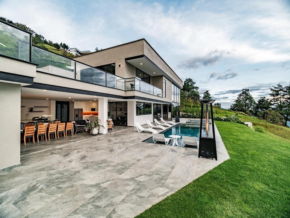 Exquisite Retreat In Villa Medellín