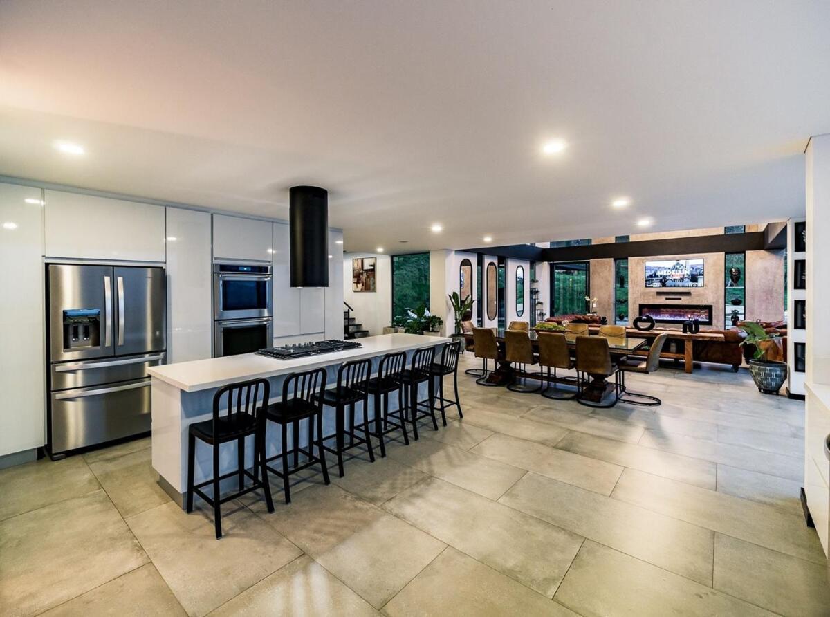 Villa Exquisite Retreat In *
