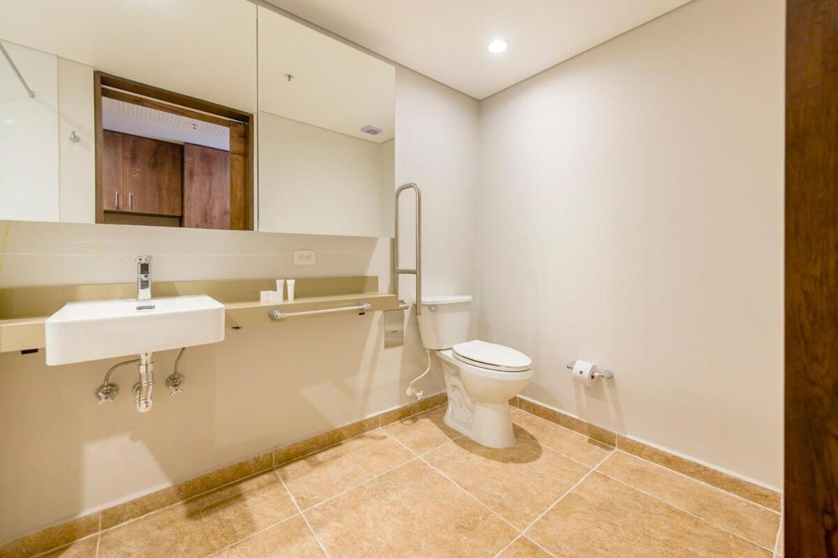 Elegant Space In El Tesoro Recharge In Comfort 308 Apartamento