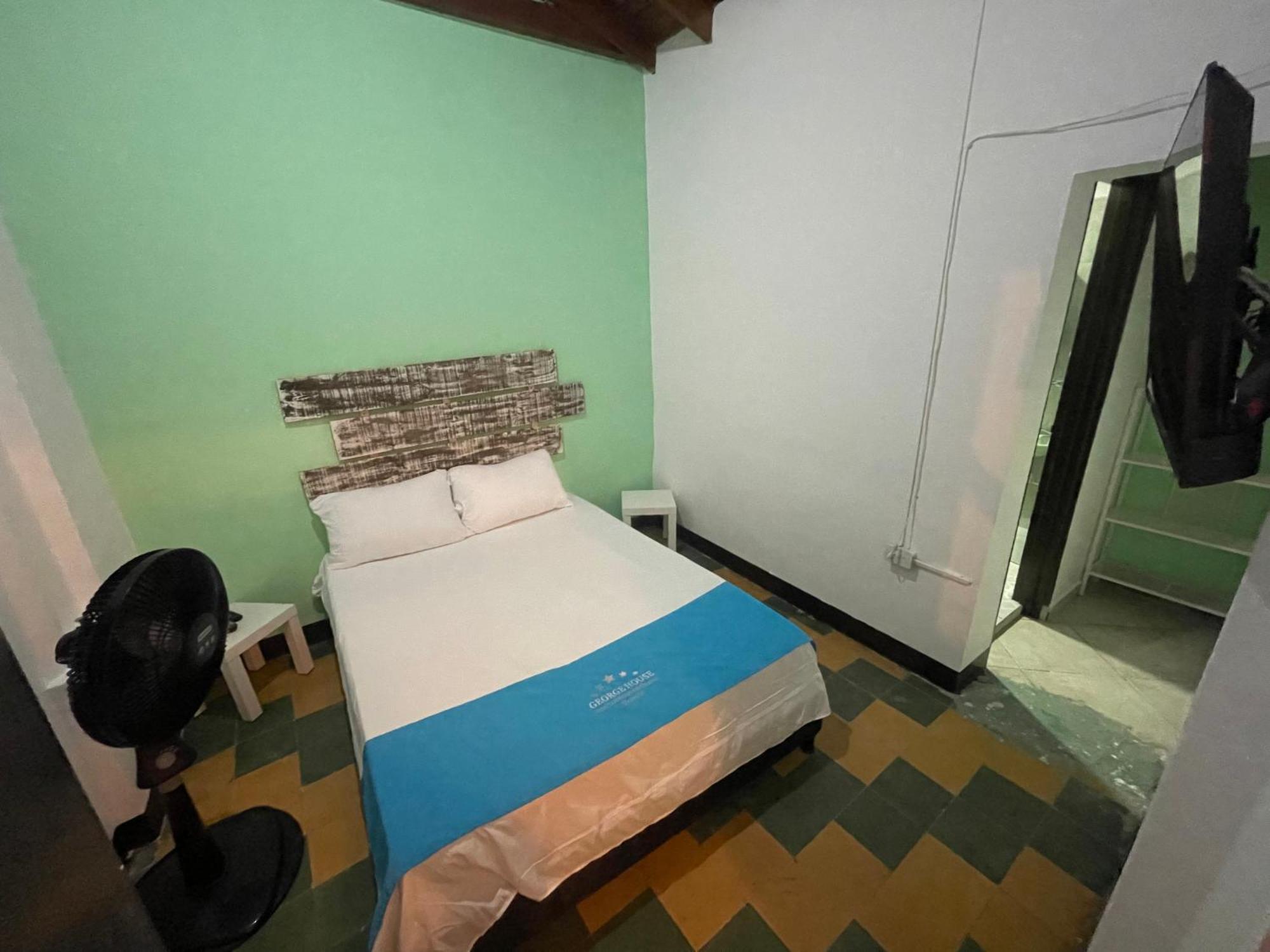 Hotel George House #2 3*
