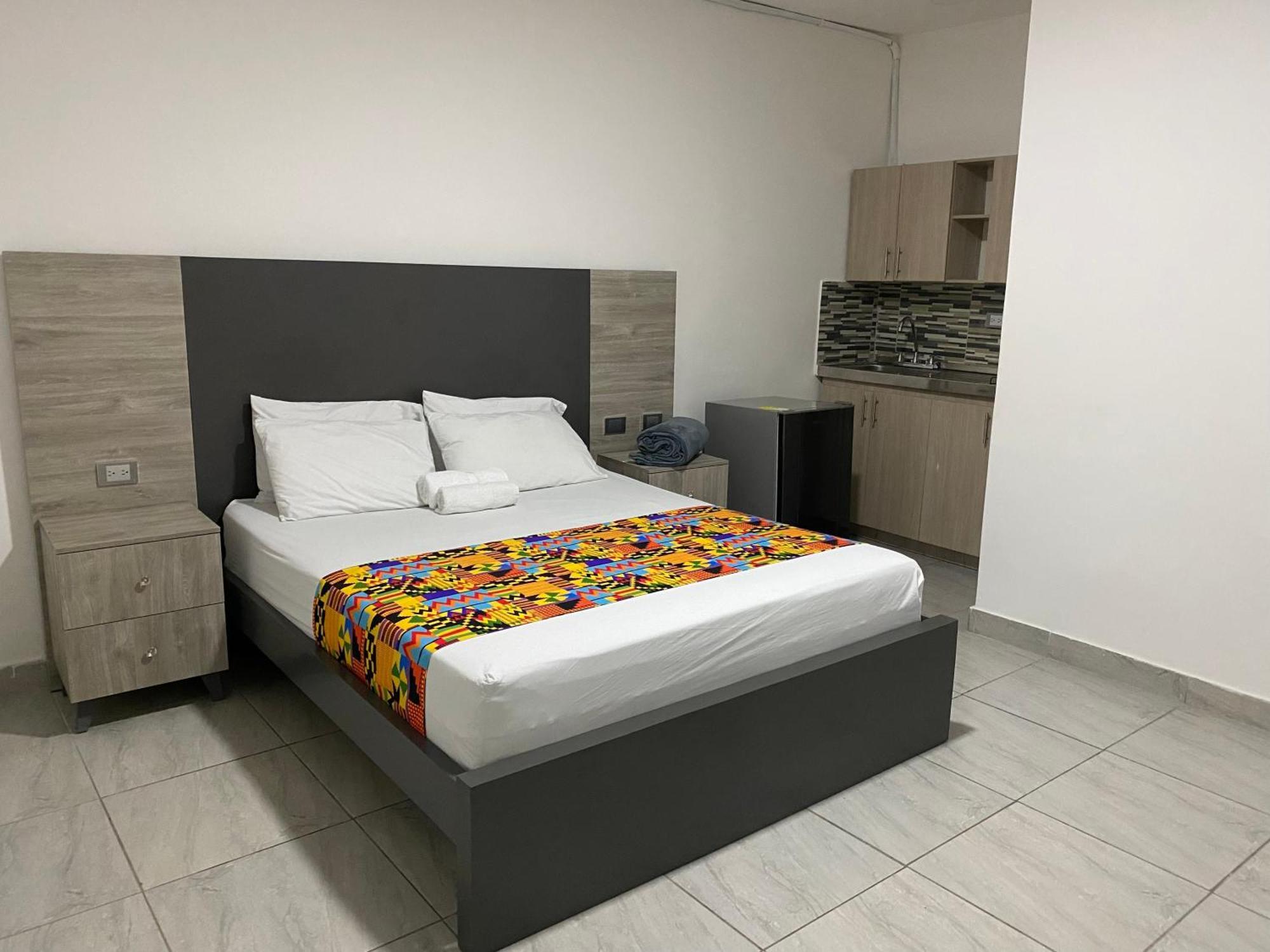 Hotel Ciento Once Boutique Laureles 4*