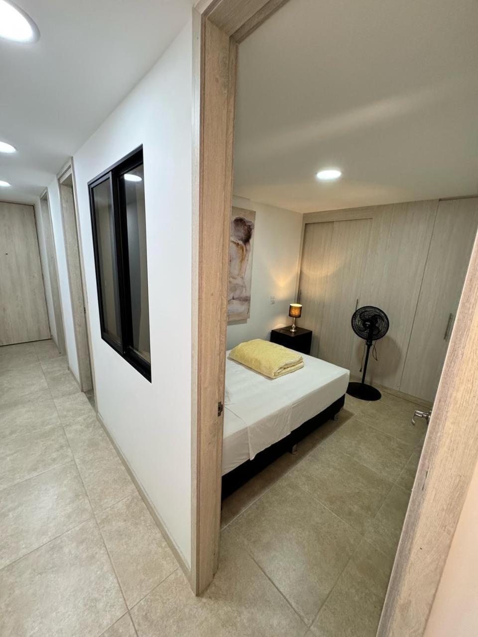 Apartamento In Laureles Two Blocks From 70