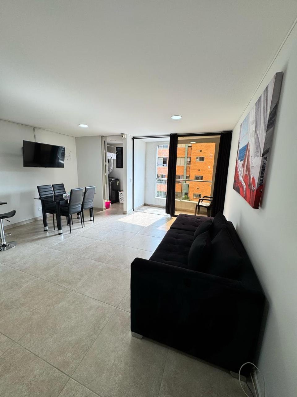 Apartamento In Laureles Two Blocks From 70 *