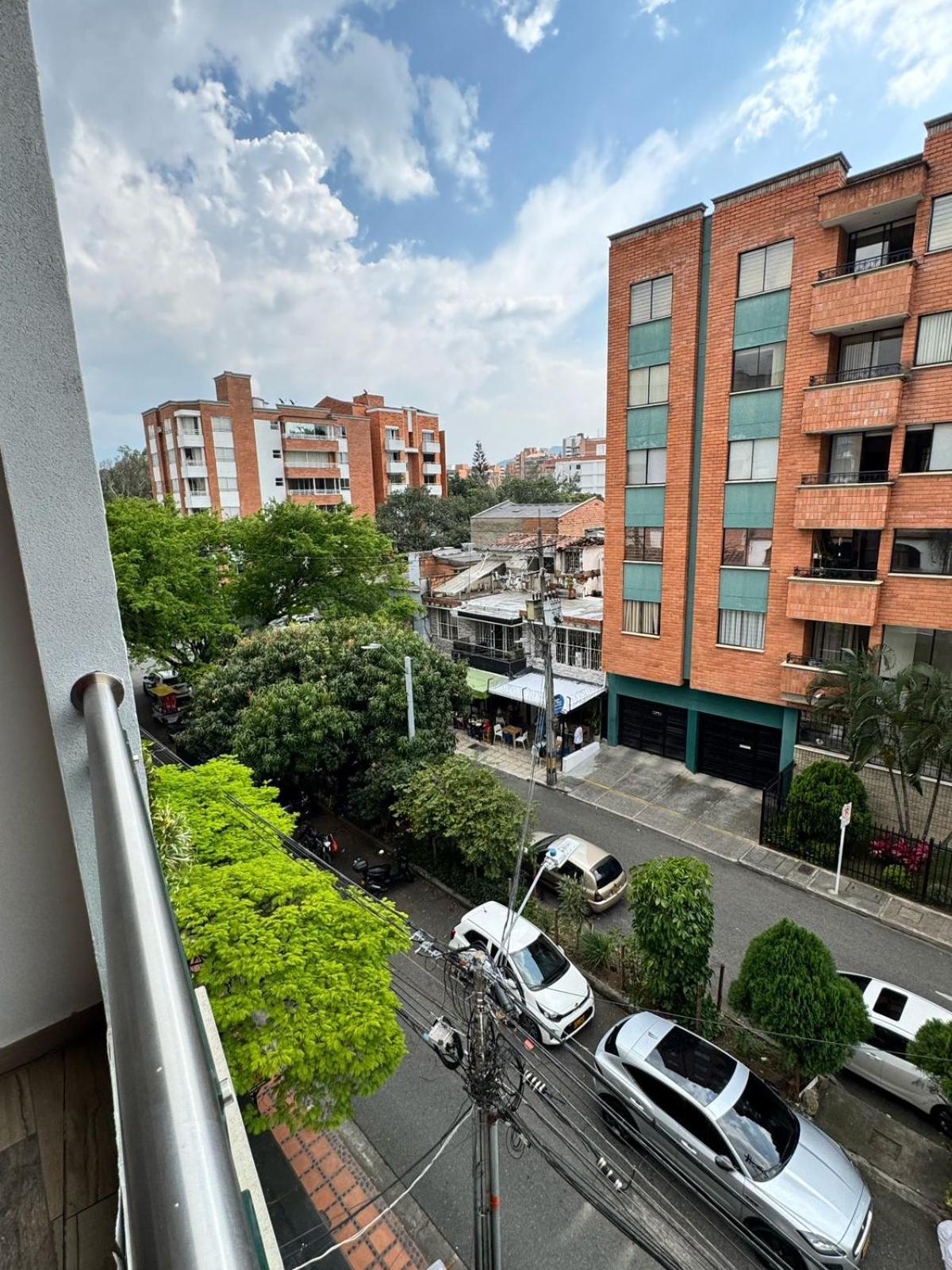In Laureles Two Blocks From 70 Apartamento Medellín