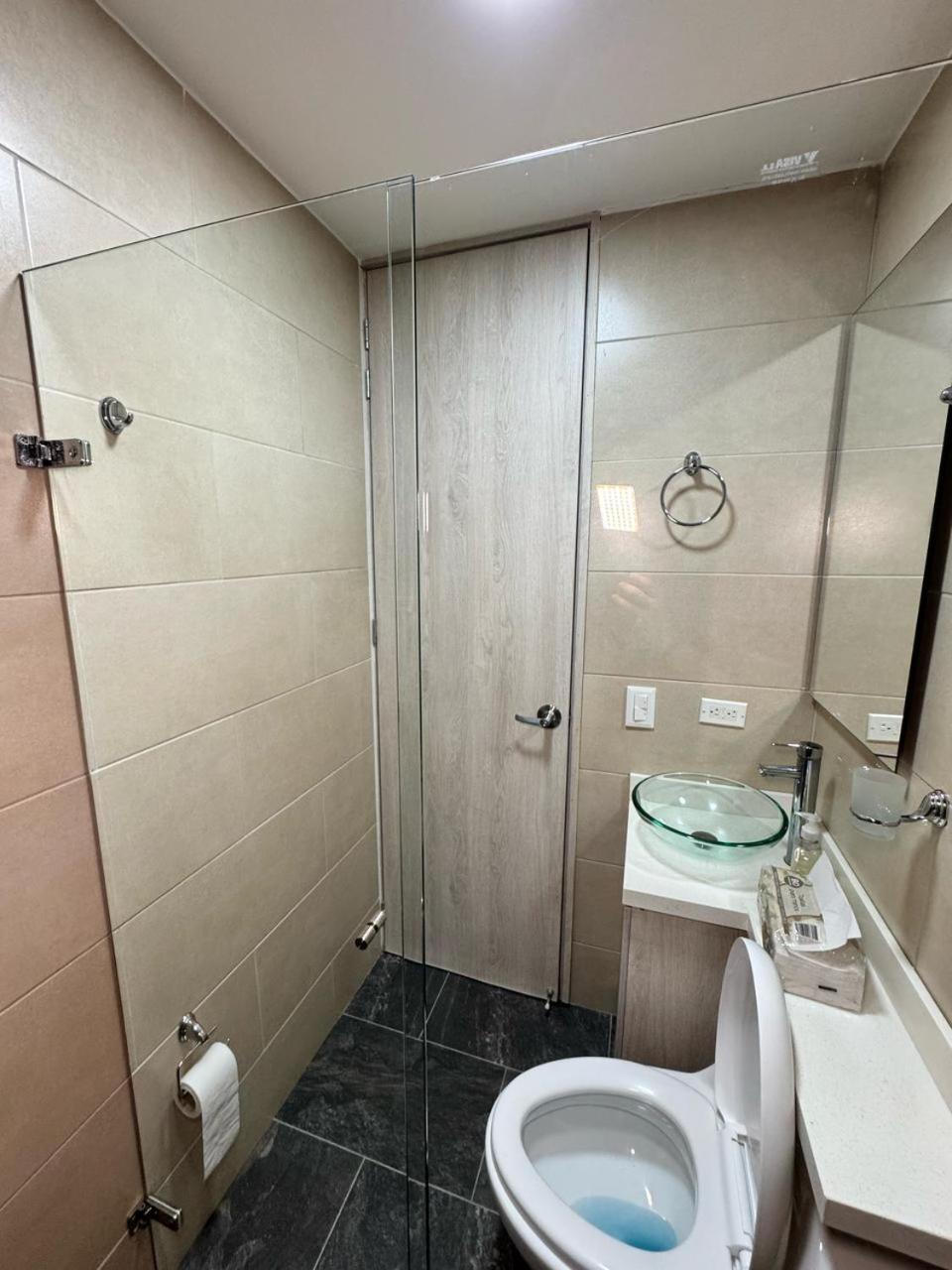 In Laureles Two Blocks From 70 Apartamento