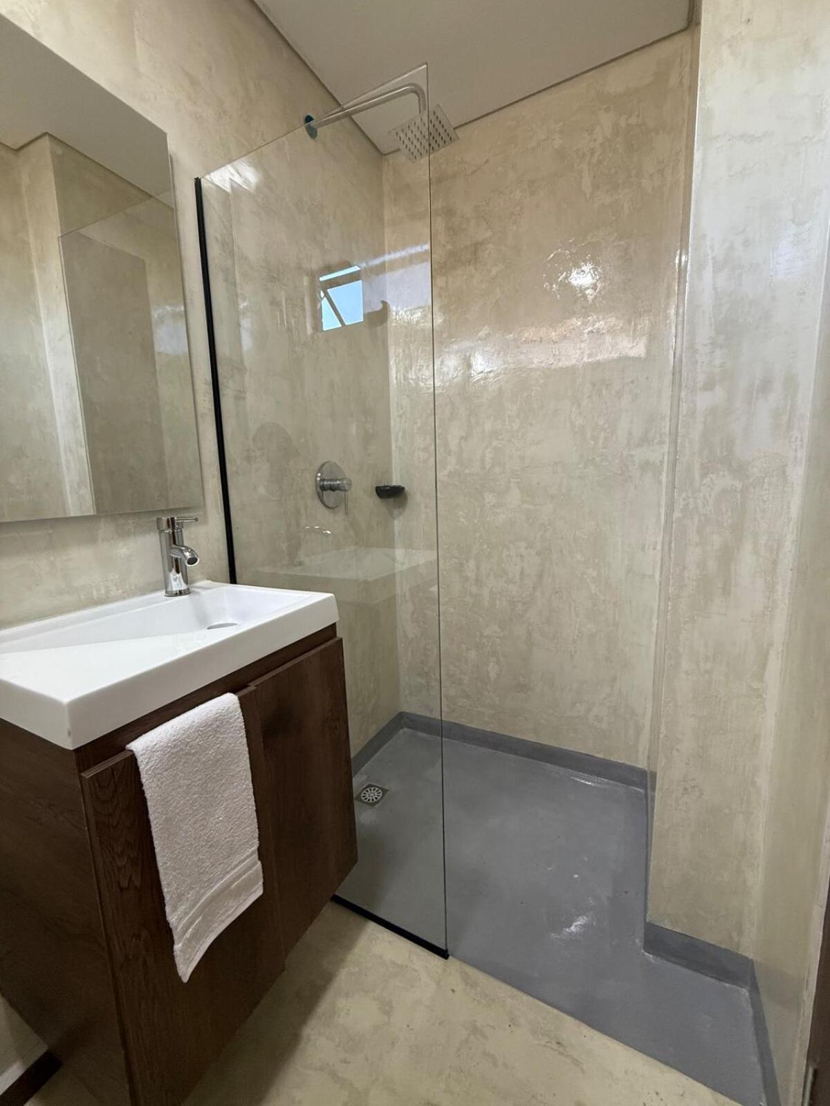 Laureles 702 Faro 78 Queen Bed Con Aire Apartamento *