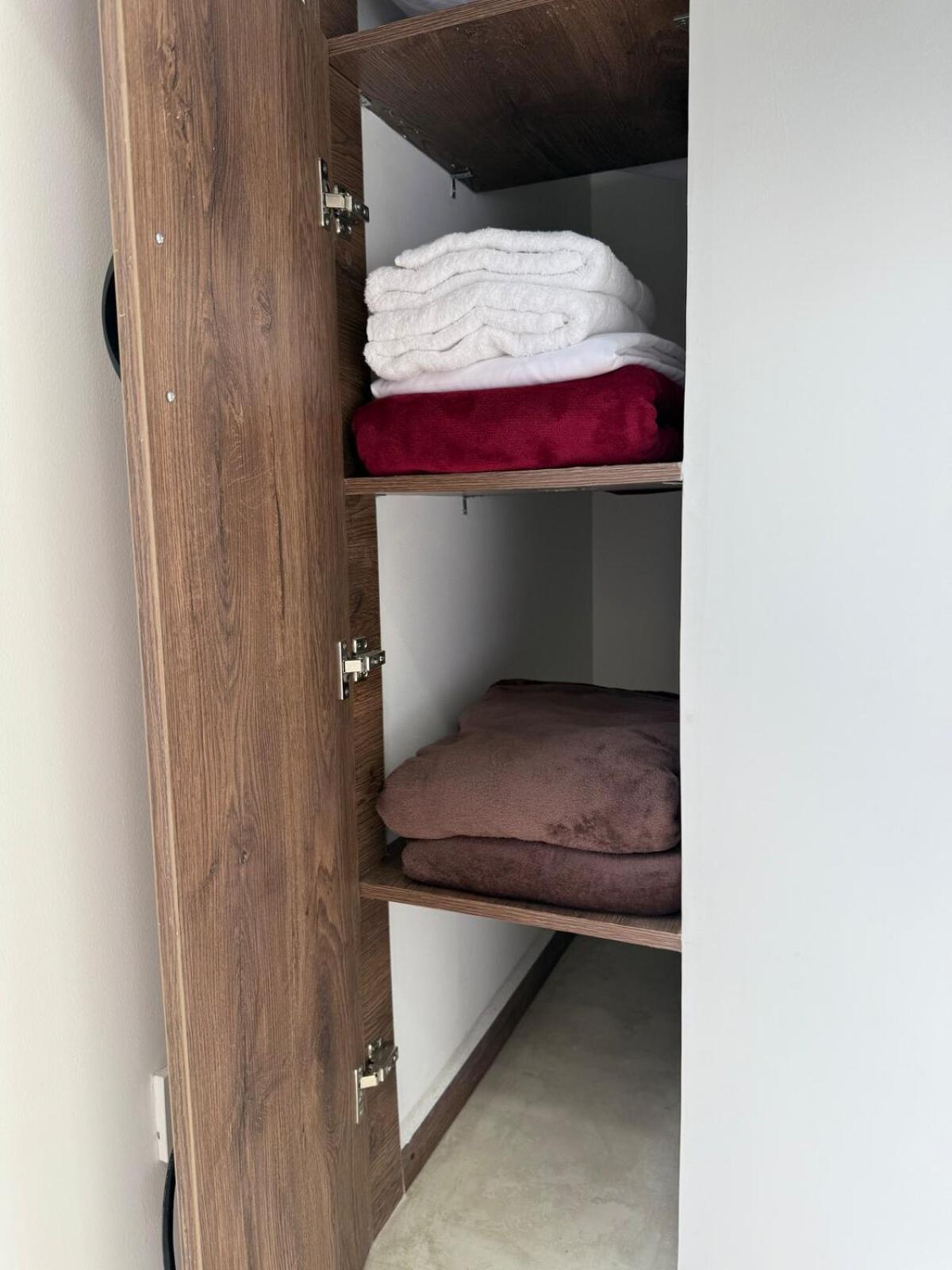 Laureles 702 Faro 78 Queen Bed Con Aire *