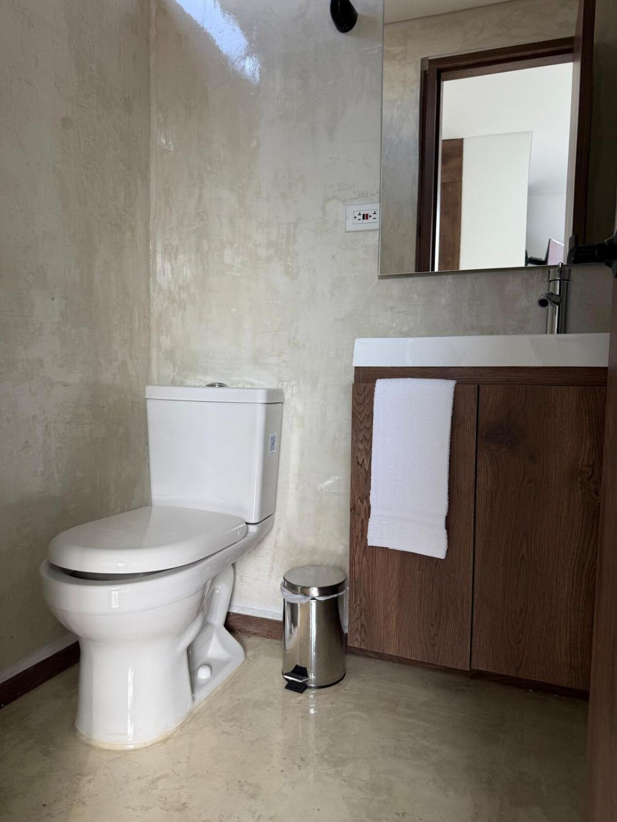 Laureles 702 Faro 78 Queen Bed Con Aire Apartamento