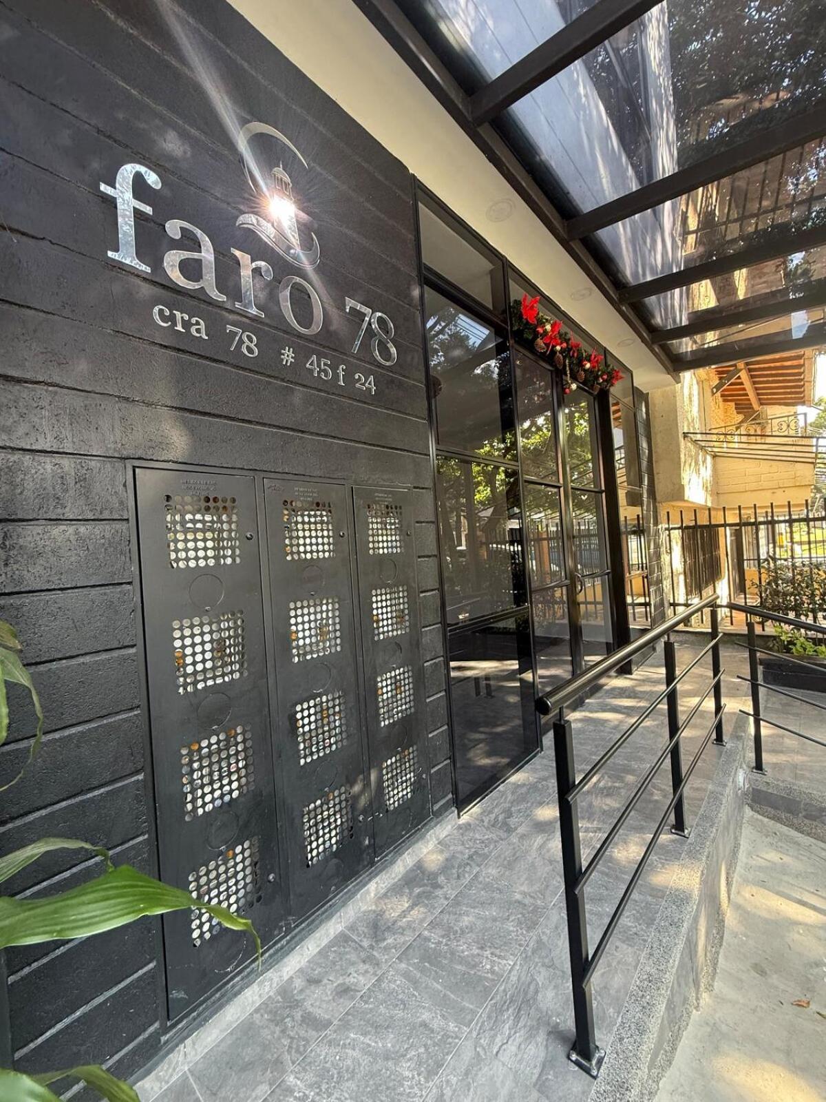 Laureles 702 Faro 78 Queen Bed Con Aire *