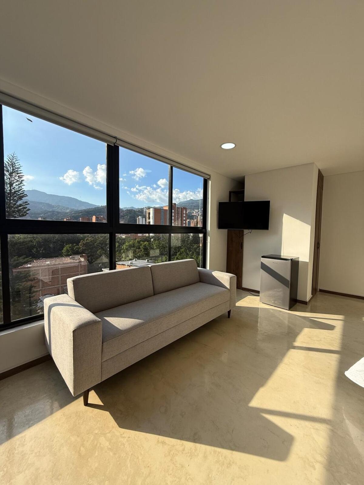 Laureles 702 Faro 78 Queen Bed Con Aire