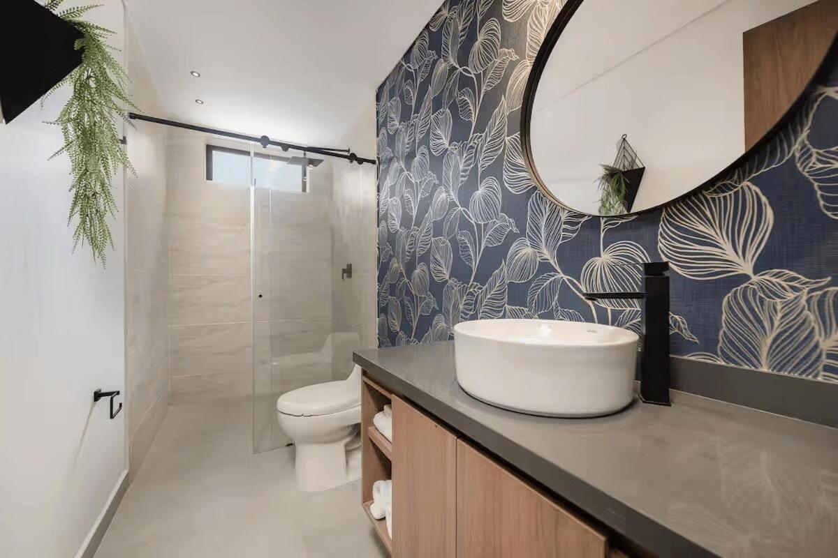 In El Poblado, Walkable Area With Parking 215 Apartamento *