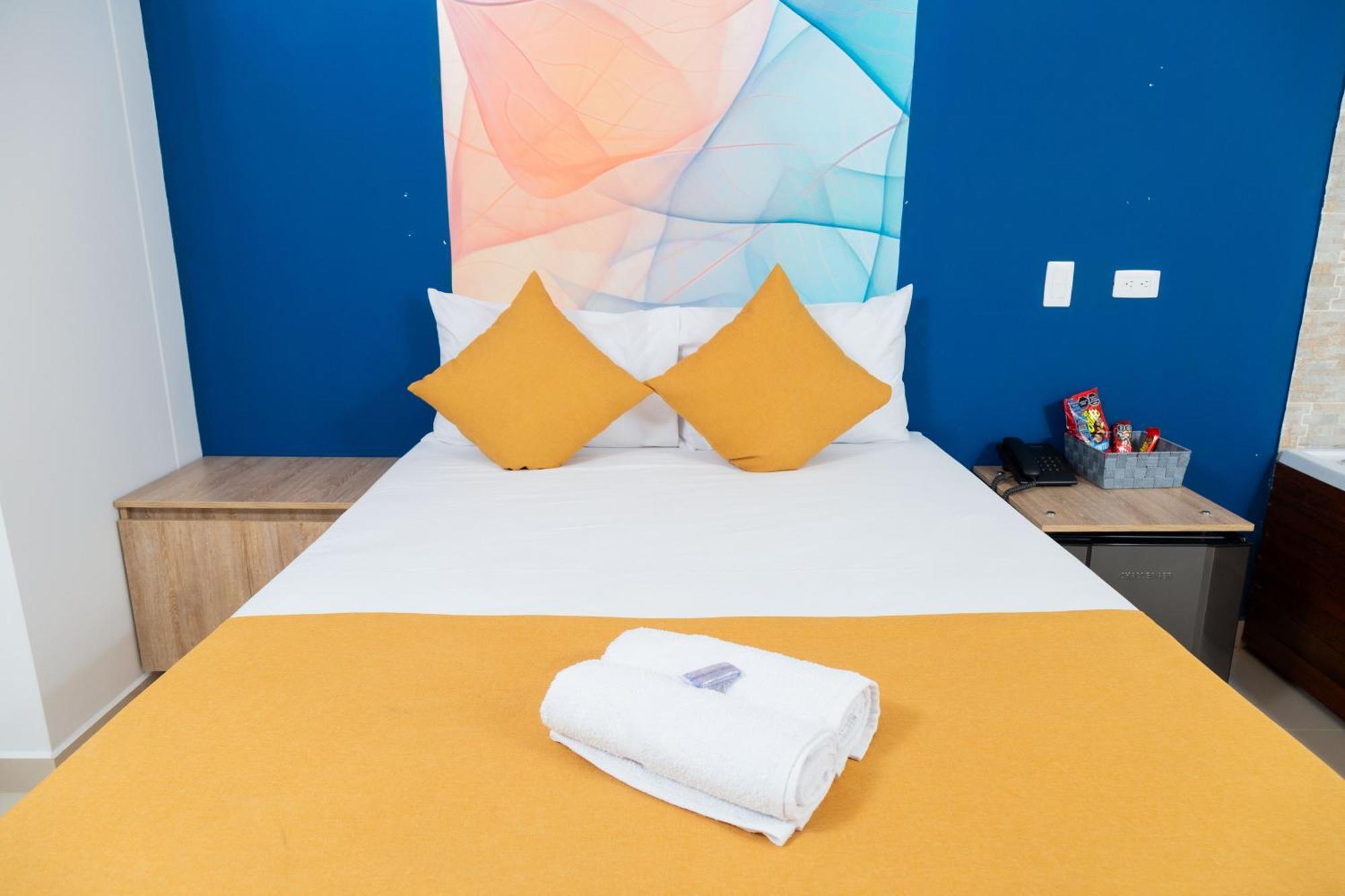 Hotel Bajo La Luna