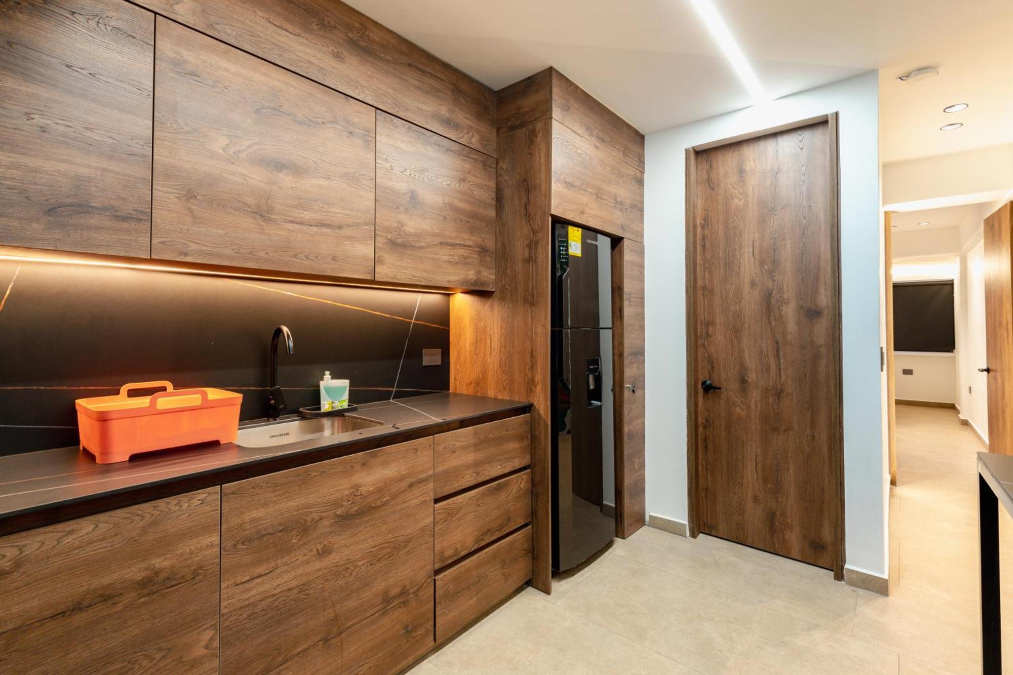 Ll 203 4br 4bath Close To Lleras Park - Poblado - * Medellín