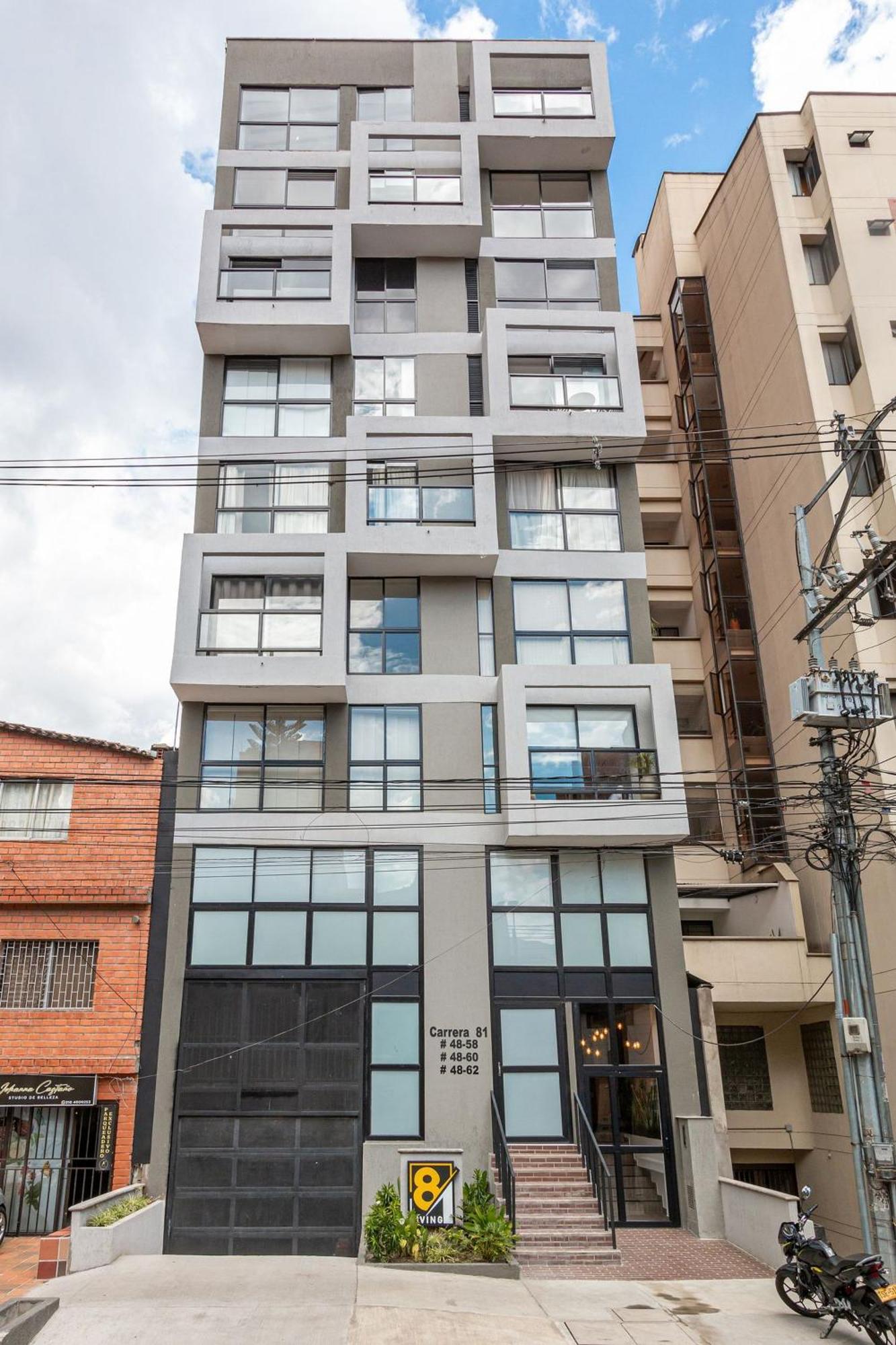 81 Living By Simple Apartment *