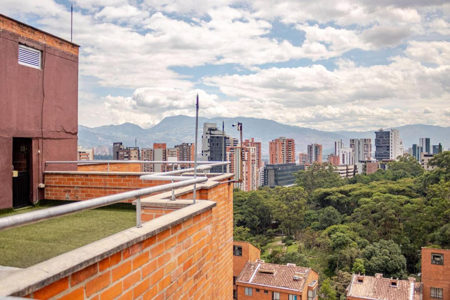 Luxury El Poblado Loft, Relax In Medellin's Heart! Apartamento *