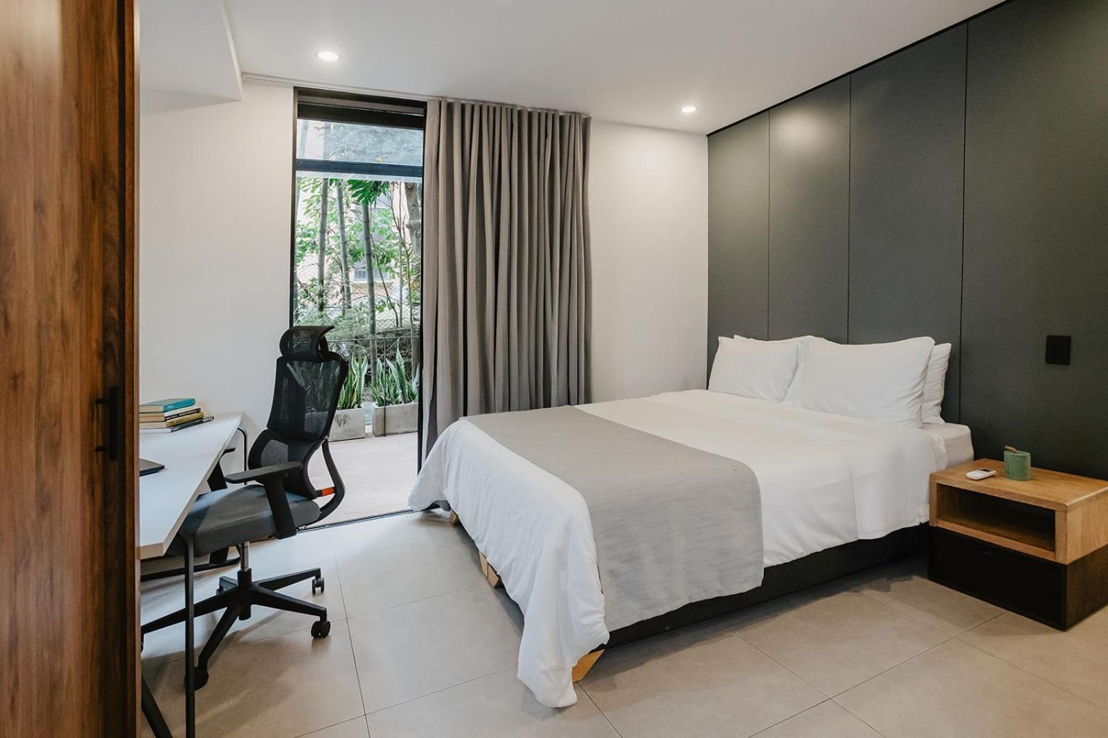 Hotel Nomadic *