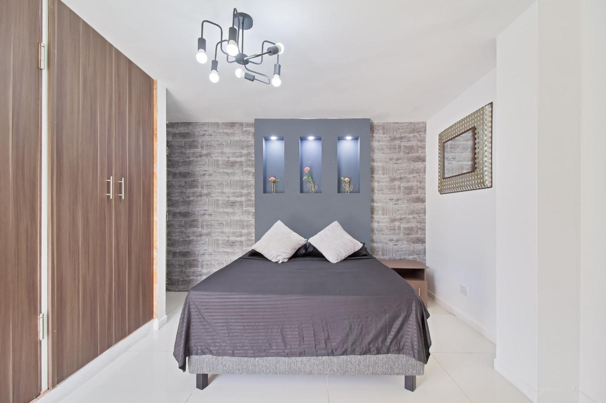 Apartamento 2 Bedroom Apartment - One Block From Lleras Park, P1 *
