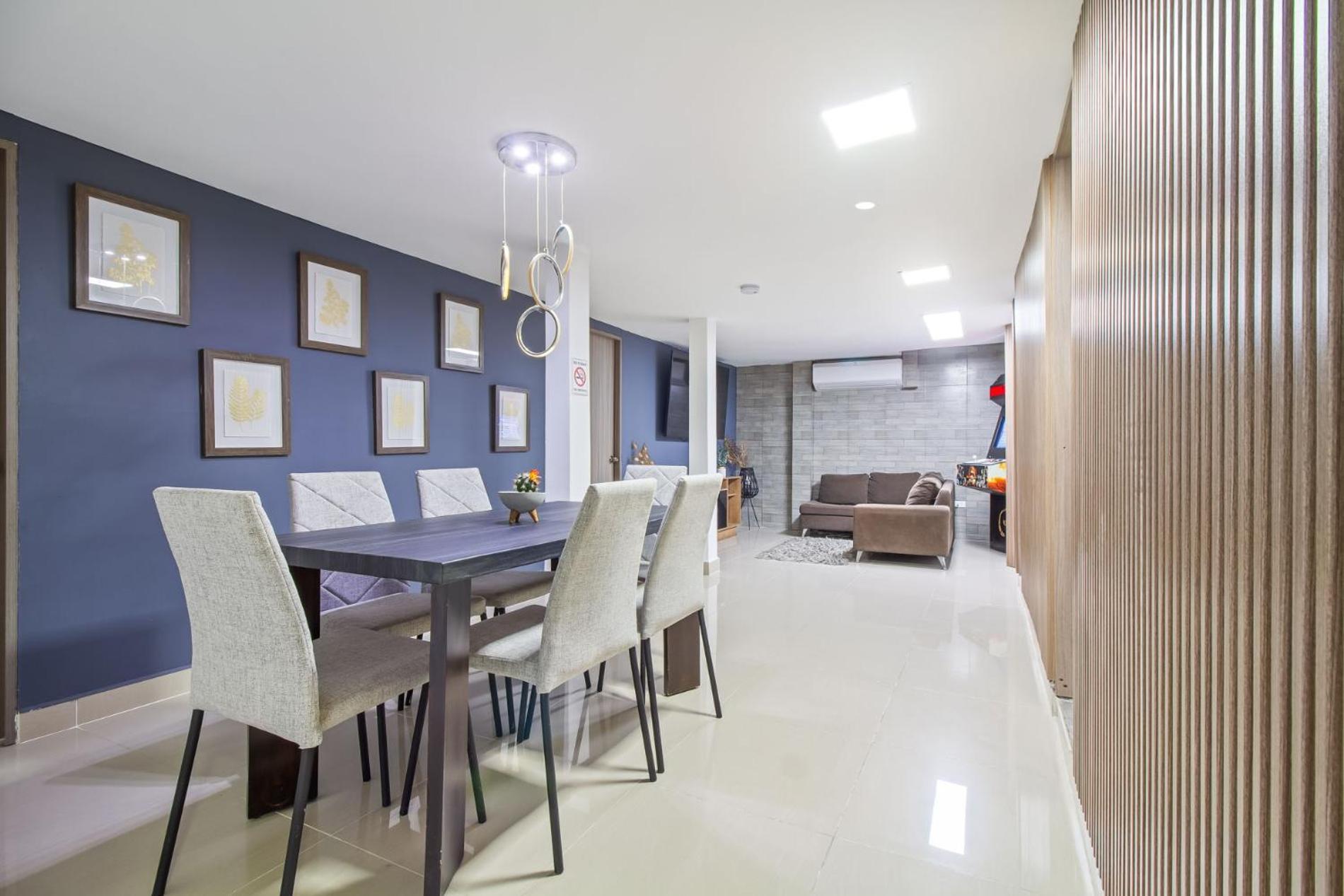 6 Bedroom Apart, With Arcade Machine, One Block From Lleras Park * Medellin