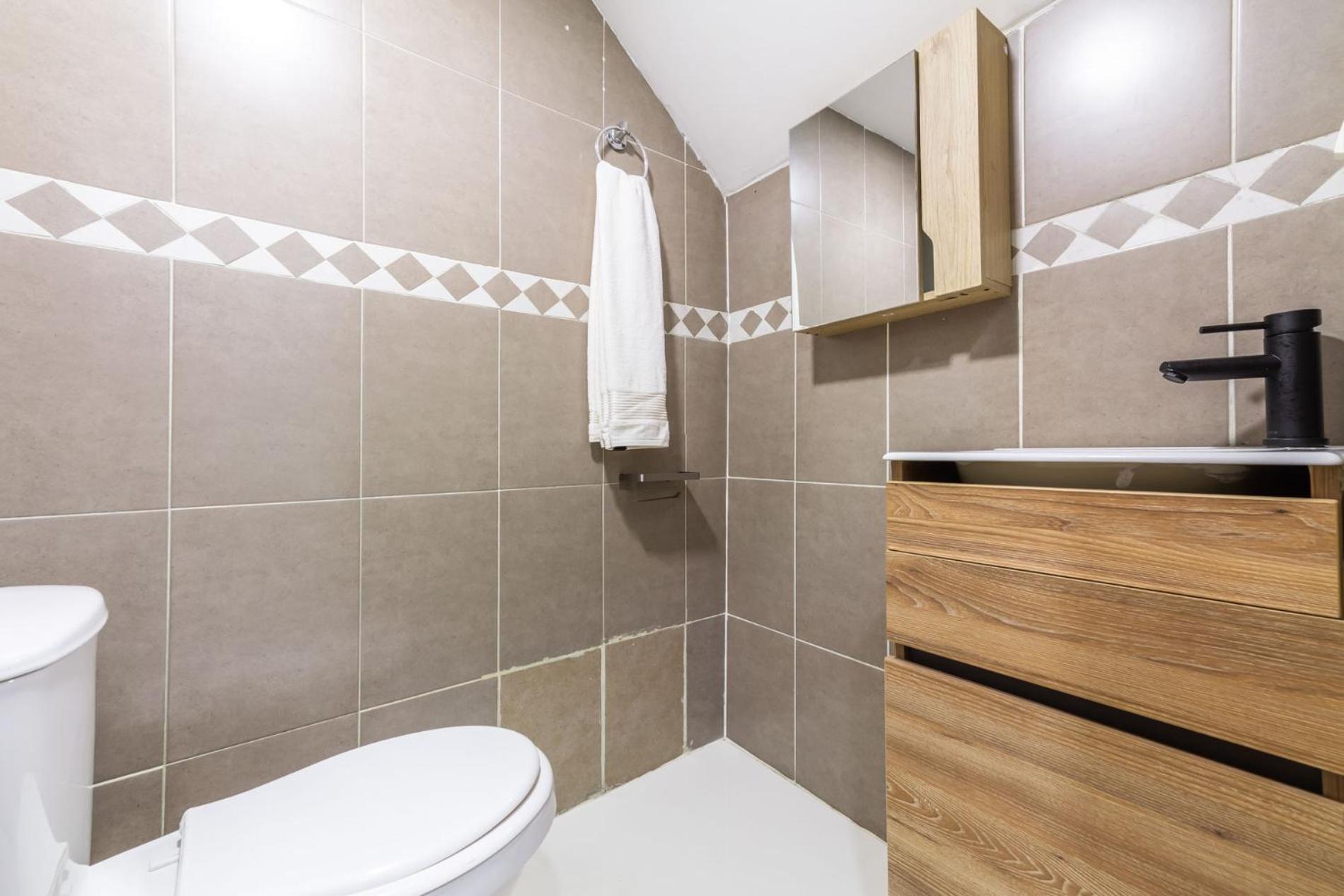 Apartment 6 Bedroom Apart, With Arcade Machine, One Block From Lleras Park Medellin