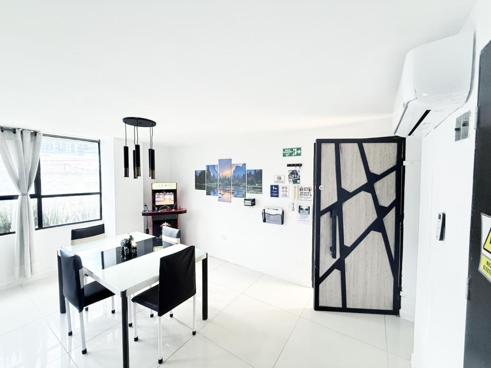 2 Bedroom Apartment - One Block From Lleras Park, P1 Apartamento *