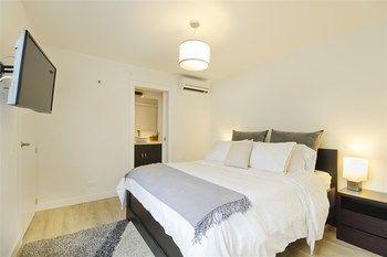Oasis Suites Hotel 4*