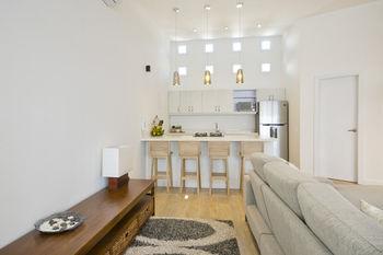 Oasis Suites Hotel 4*