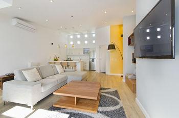 Oasis Suites Hotel 4*