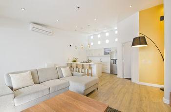 Oasis Suites Hotel 4*