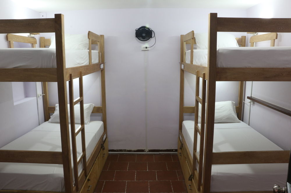 Purple Monkey Hostal *