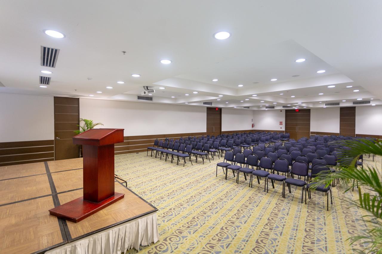 San Fernando Plaza Hotel 5*
