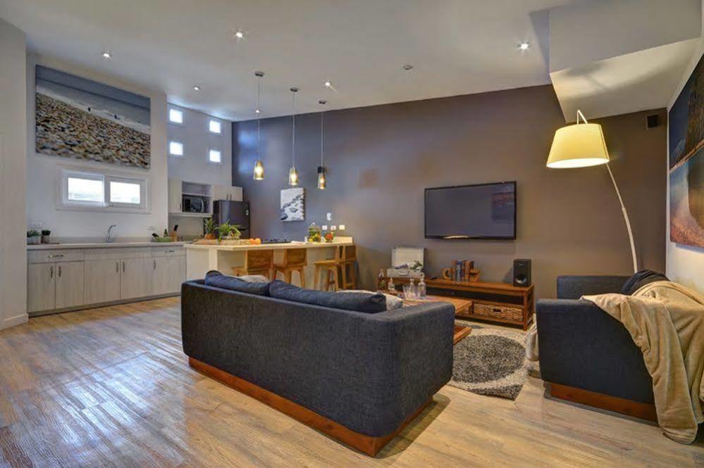 Oasis Suites Hotel 4*