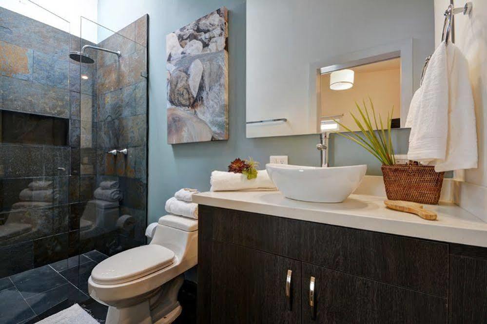 Oasis Suites Hotel 4*