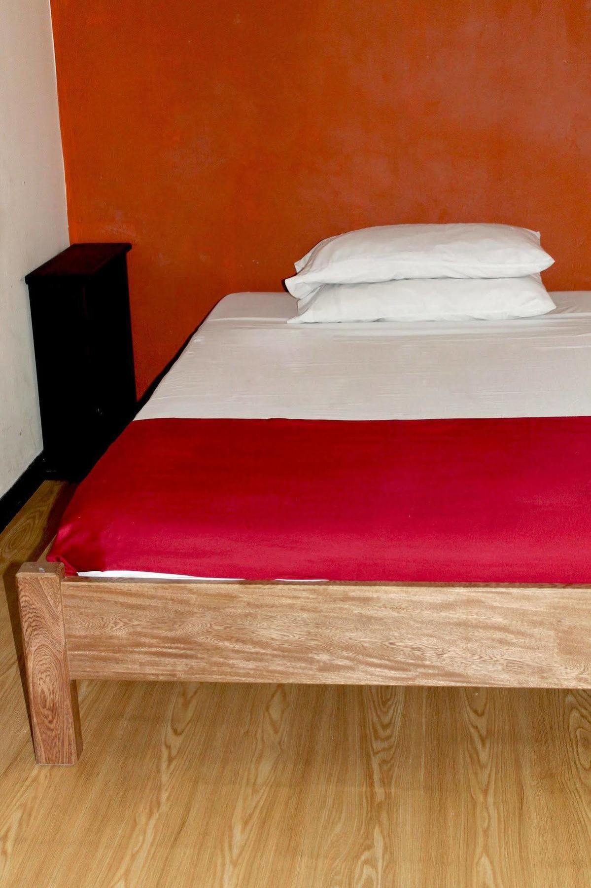 Relax 10 Hostel *