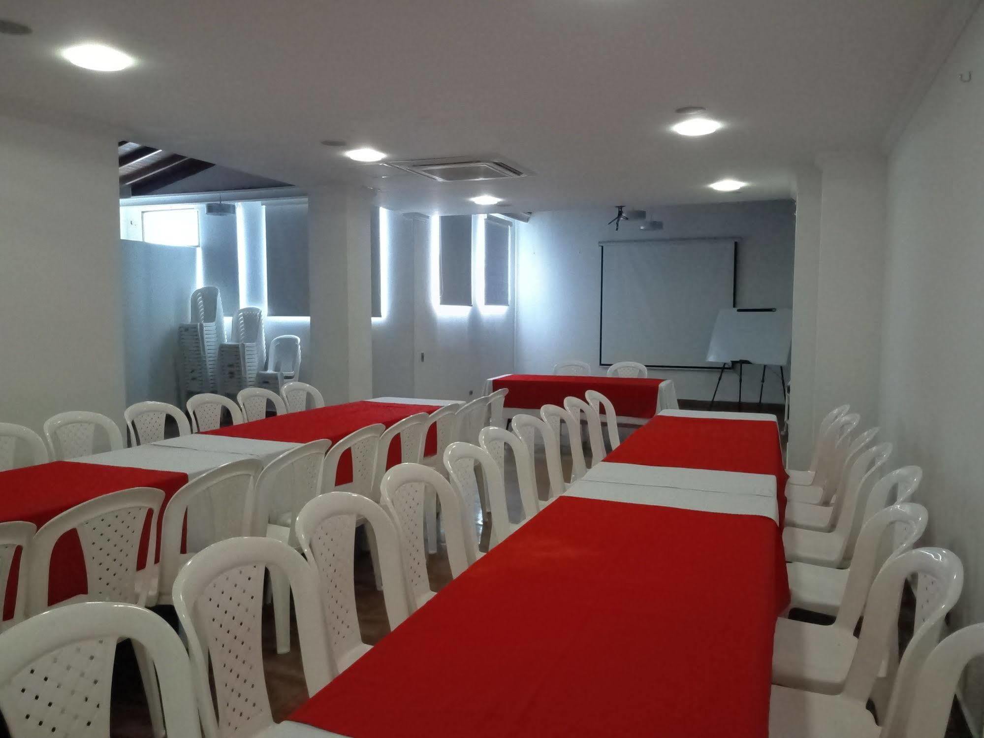 Hotel Calasanz Real 3*
