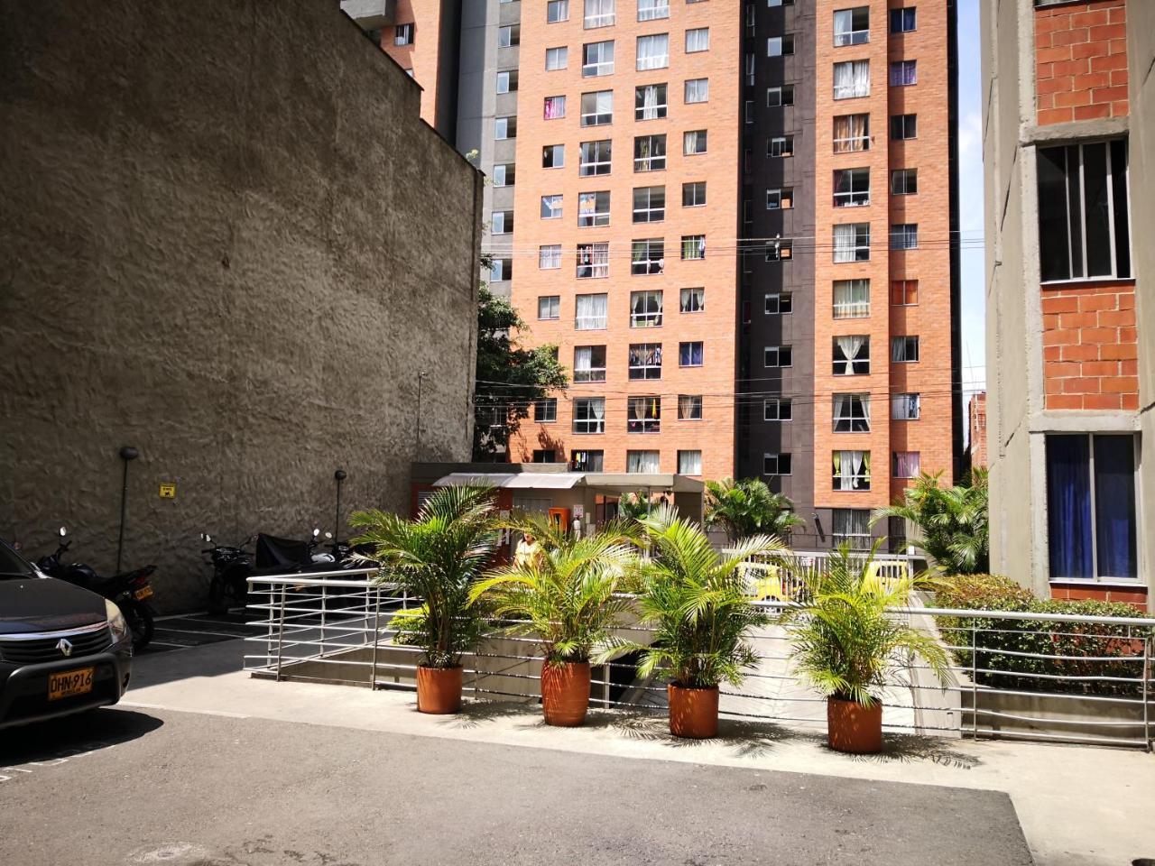 Apartamento Urbanización Capri, Cerca A Universidad De Antioquia