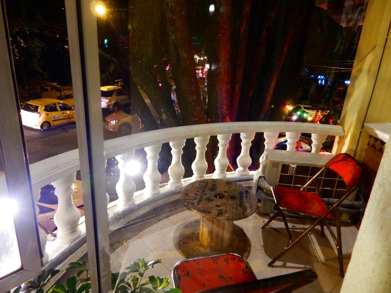 Antique House Hostal *