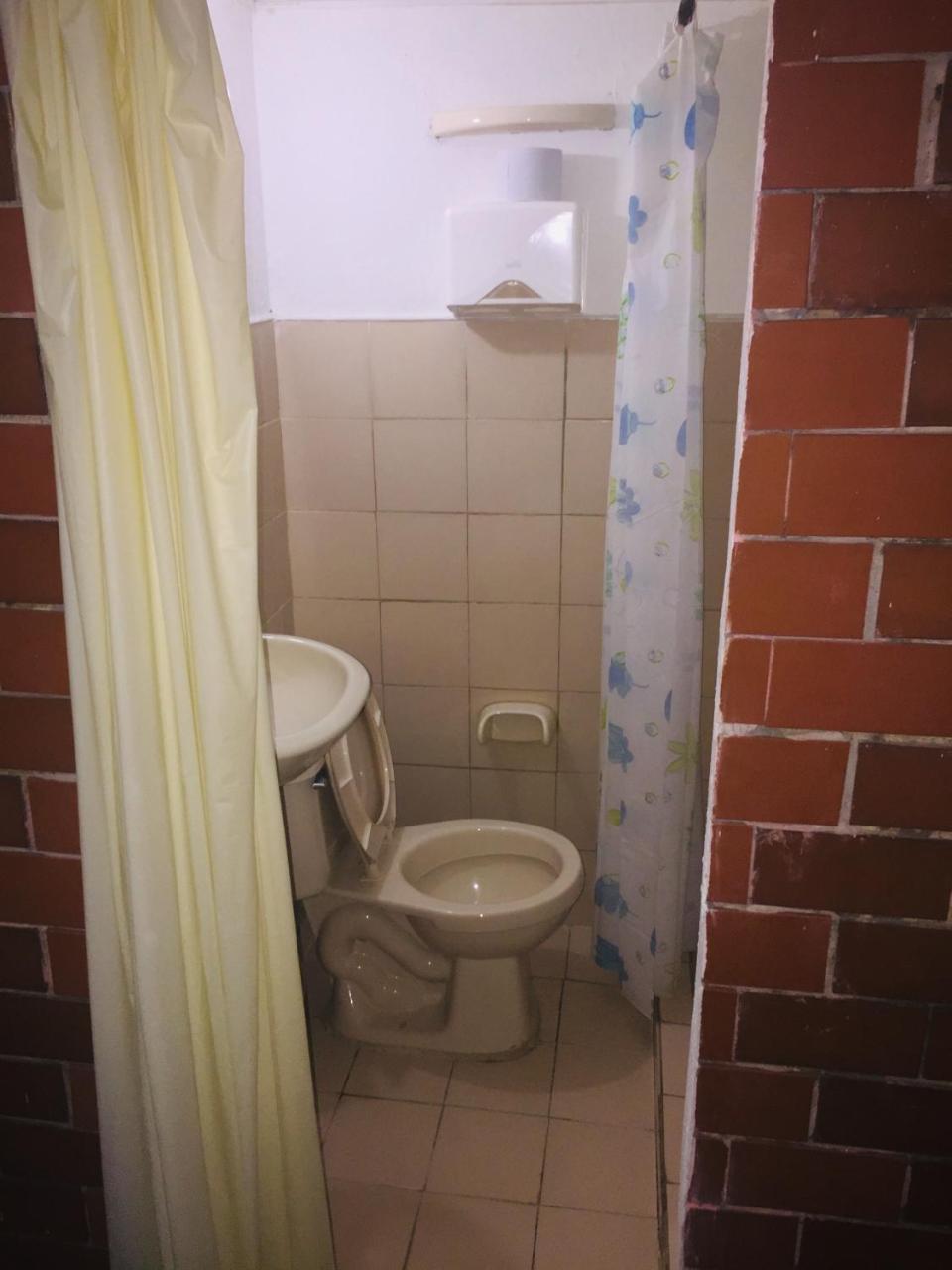 La Floresta Hostal *