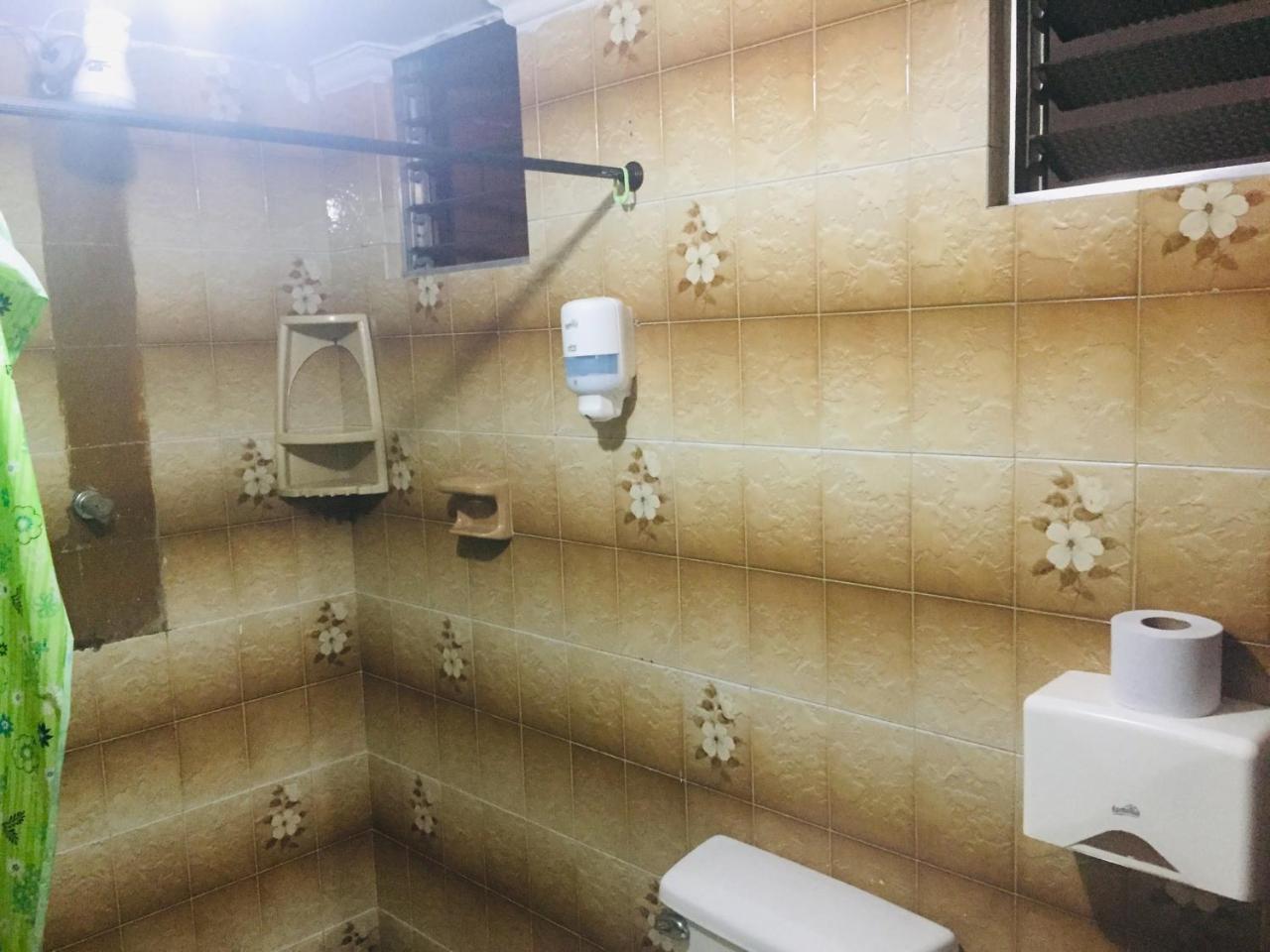 La Floresta Hostal *