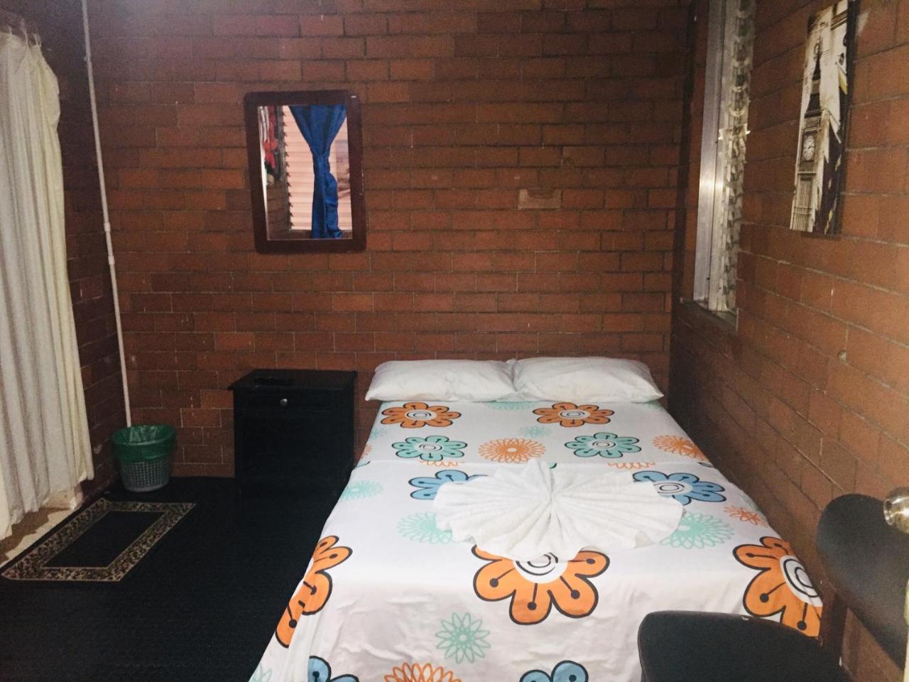 La Floresta Hostal *