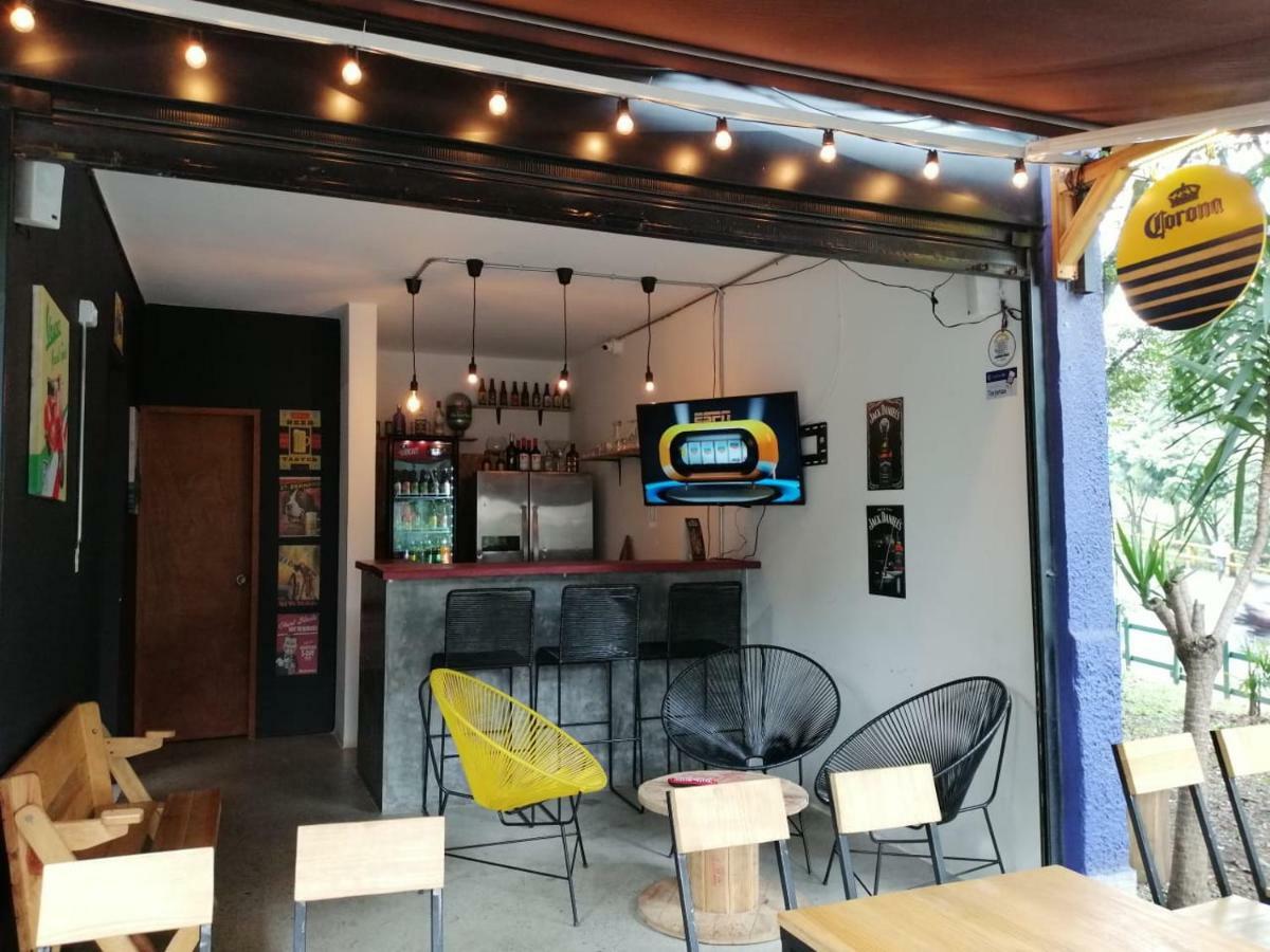 Hostal The Woods *