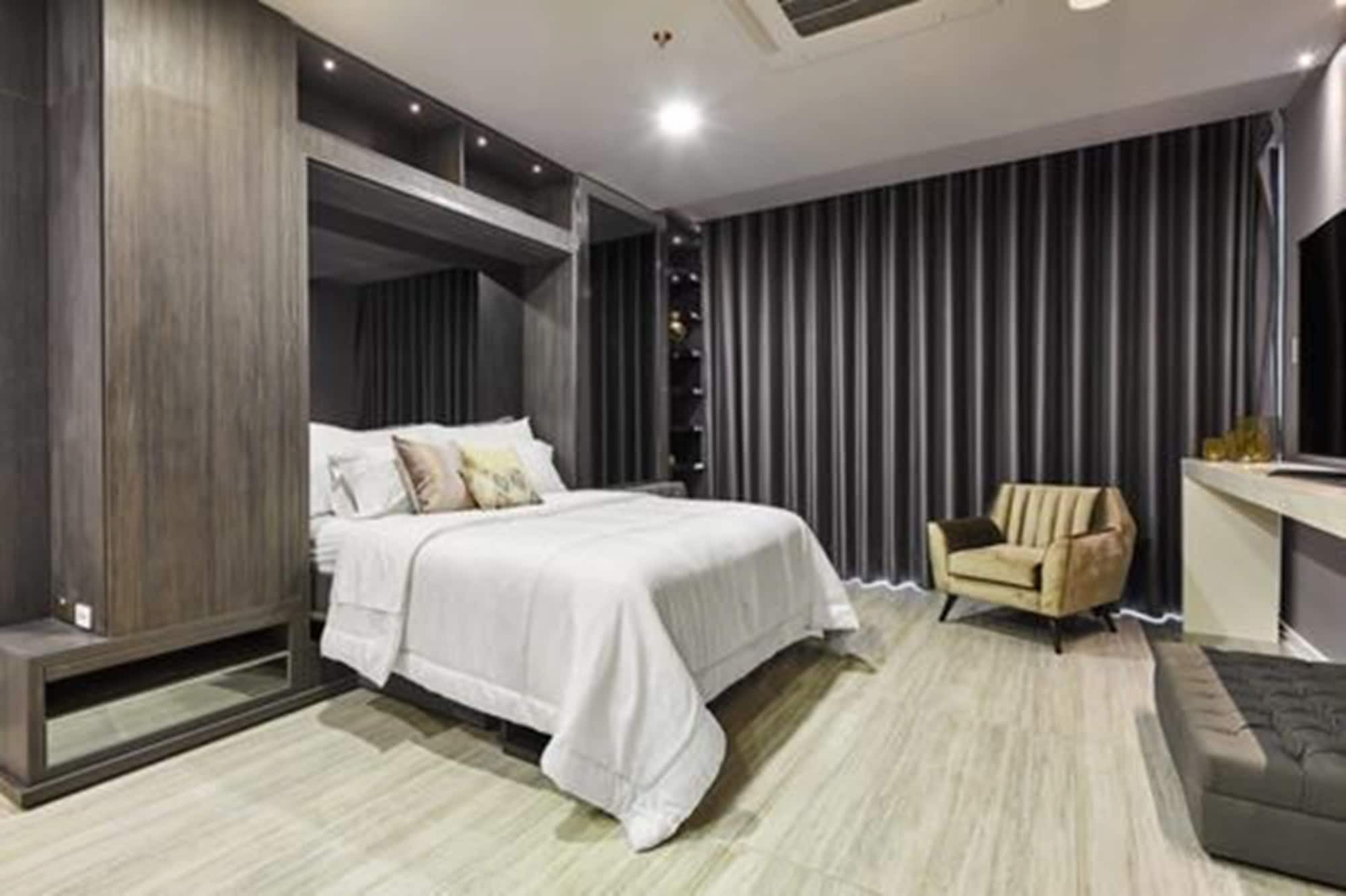 Paris Luxury Hotel 3*