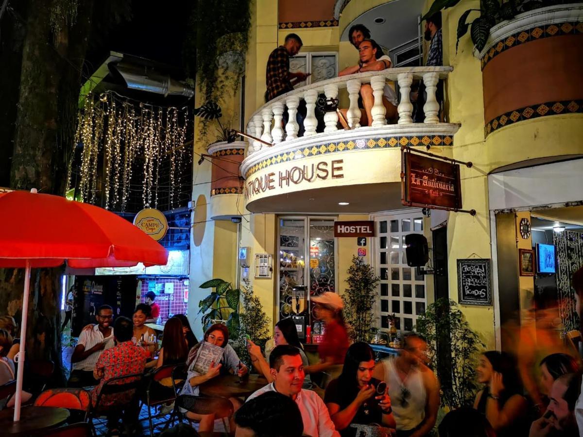 Antique House Hostal