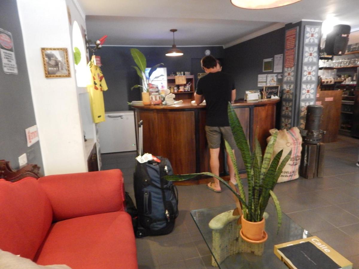 Hostal Antique House