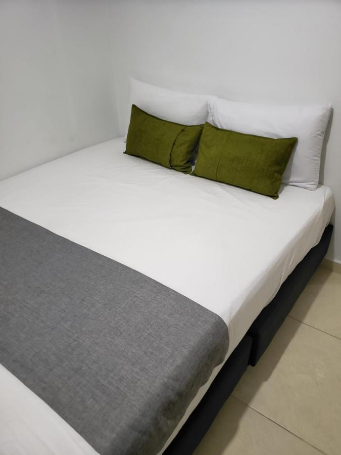 13 Trece Aparta Hotel